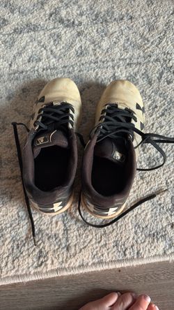 Under armour boys cleats size 2