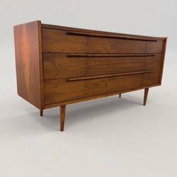 Vintage Walnut Mid Century 9 drawer Dresser