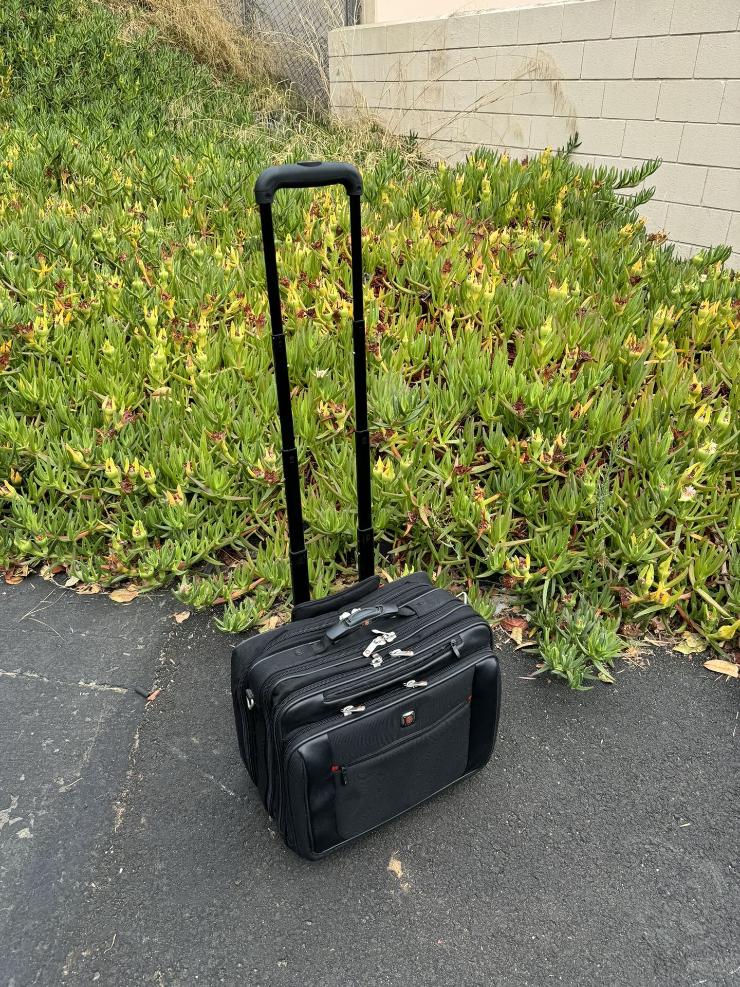 Swiss Gear By Swiss Army Rolling Business Case Carry On Luggage Personal Item