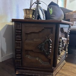 Matching Vintage End Tables 