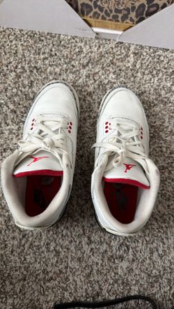 Tennis shoes