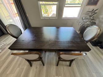 DINNING TABLE W/ BENCH