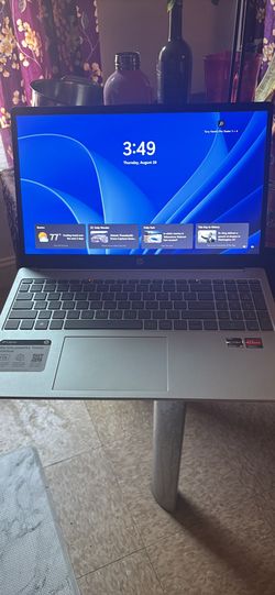 HP TOUCHSCREEN LAPTOP