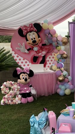 Minnie Mouse backdrop/ balloon Garland/ backdrop setup/ flowers