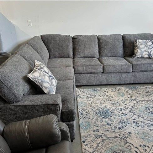Comfy BROYHILL Sectional Couch