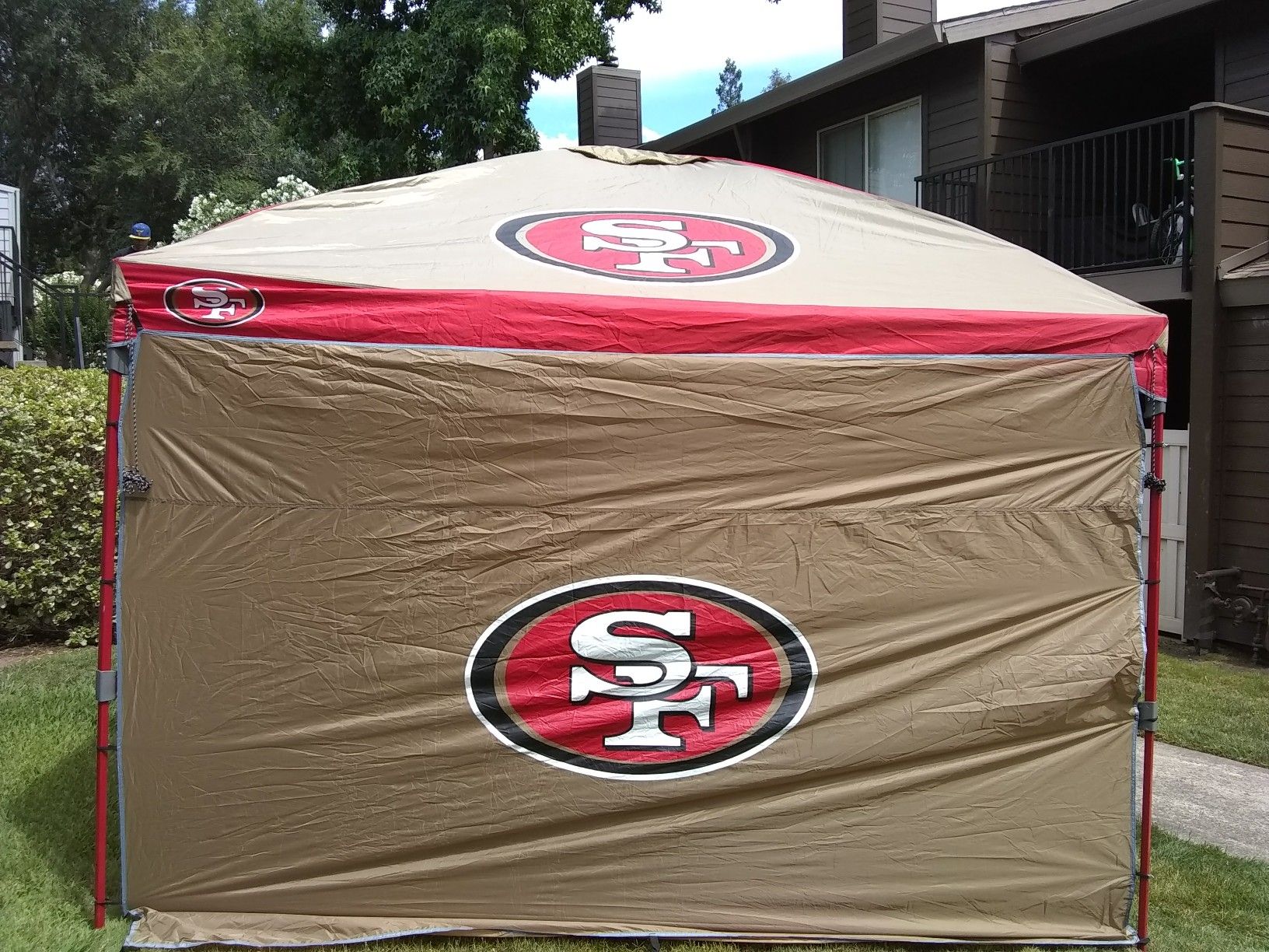 Coleman NFL 49ers 10x10 deluxe dome canopy and wall