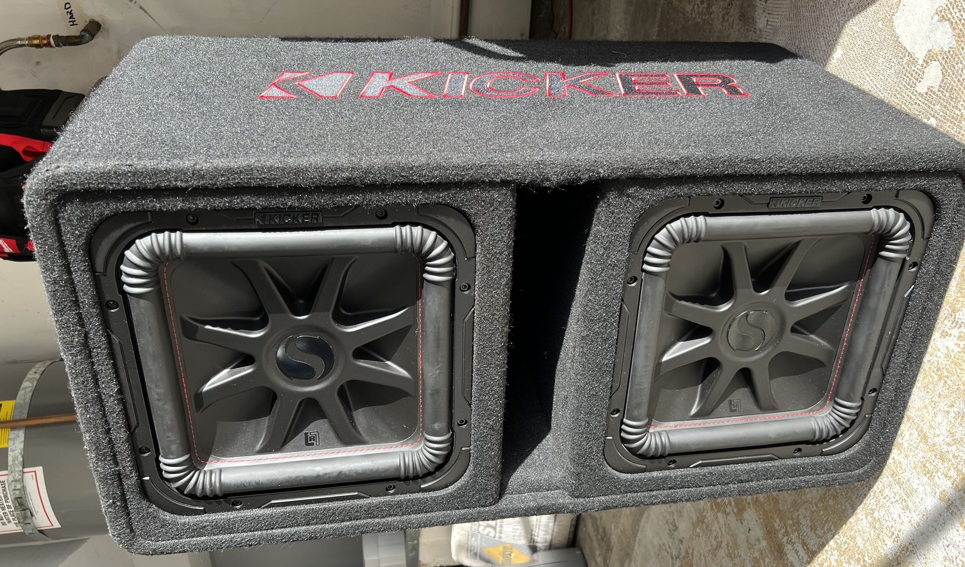 Kicker L7R Subwoofers 12s/W Kicker Box