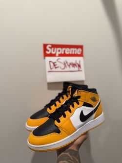 Air Jordan 1 Mid University Gold Black