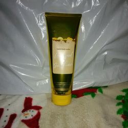 Bath and Body Works Wrapped In Sunshine Cream!