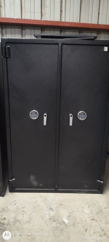 Double Door Safe By Pacific Safe Co.