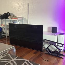 50” Vizio smart TV with wall Mount