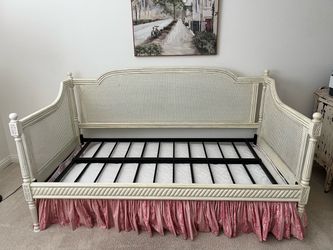 Classic Cane Trundle Bed