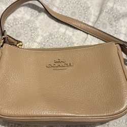 Coach NEW PURSE BEIGE