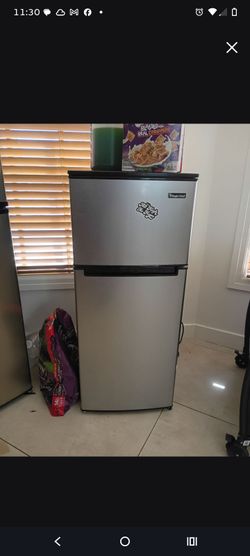 $45!obo Magic Chef Compact Top-Freezer Refrigerator