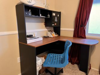 Desk +chair