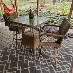 Wicker Table Glass Top . 2 Chairs With Pads . Great Shape With Hole For Umbrella