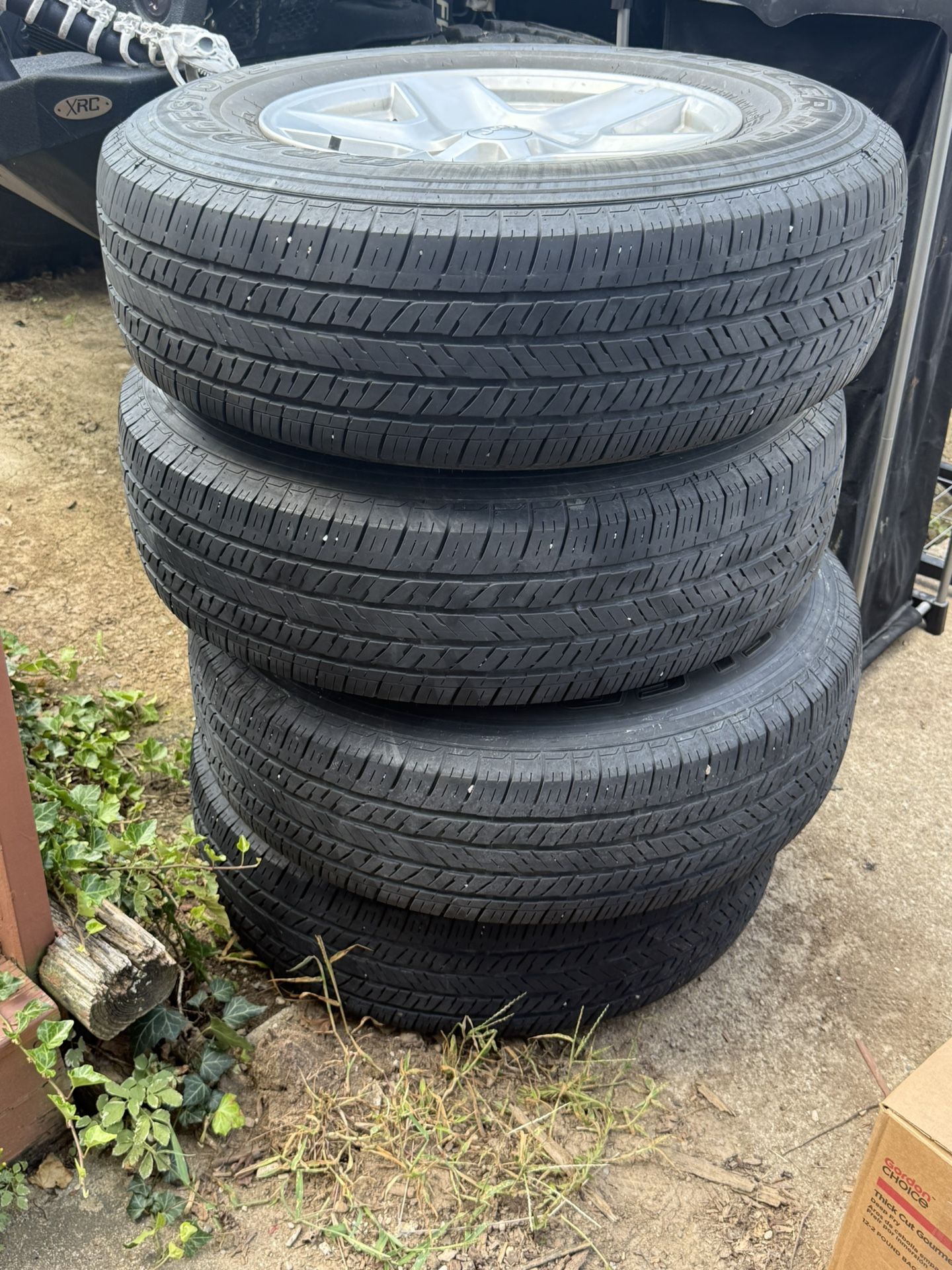 Good Condition 2023 Jeep Gladiator Tires