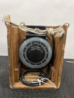 Powerstat Variac Variable Transformer Mounted in Custom Wooden Box w/ Handle