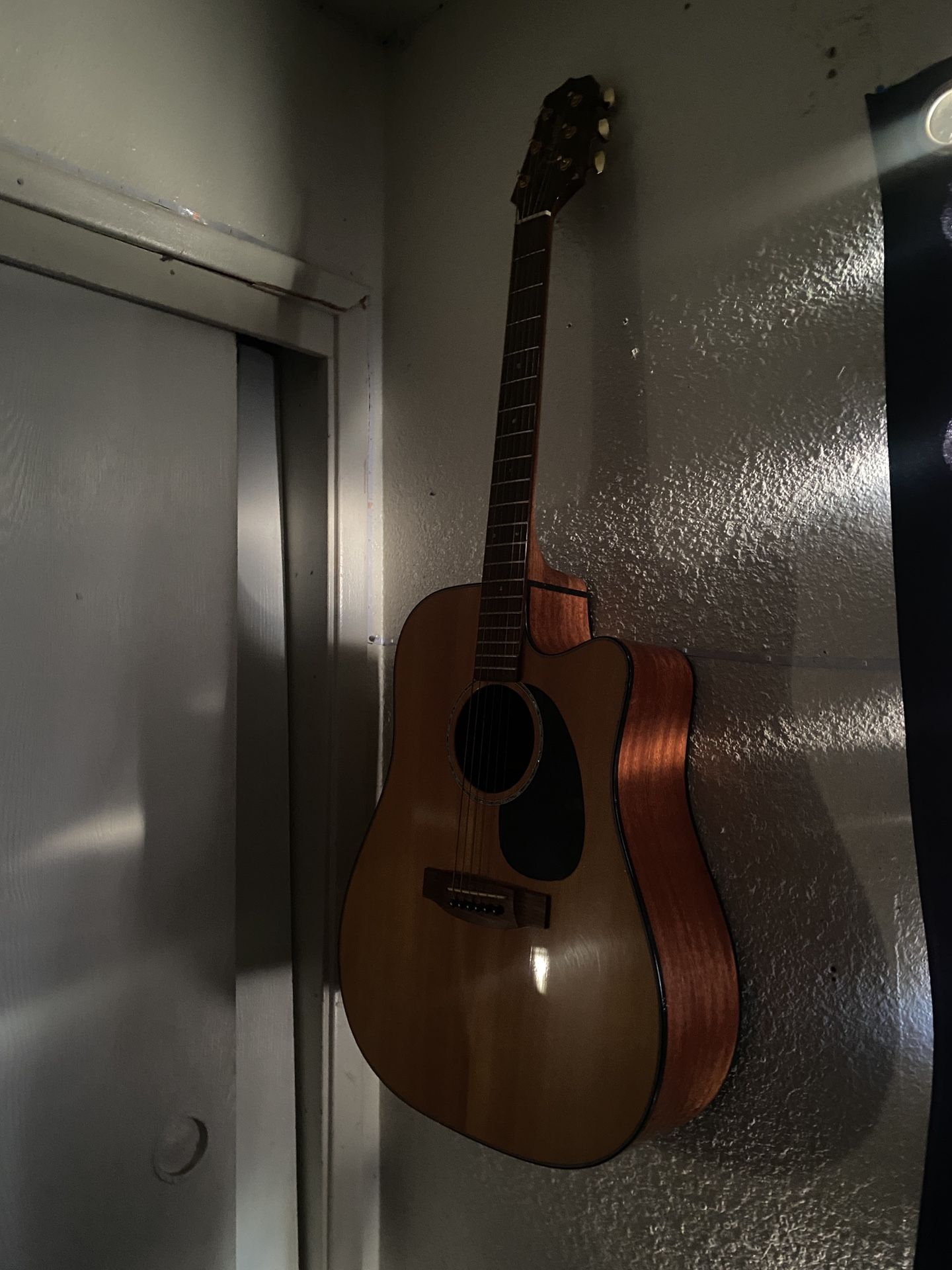 Takemine 6 Train Guitar