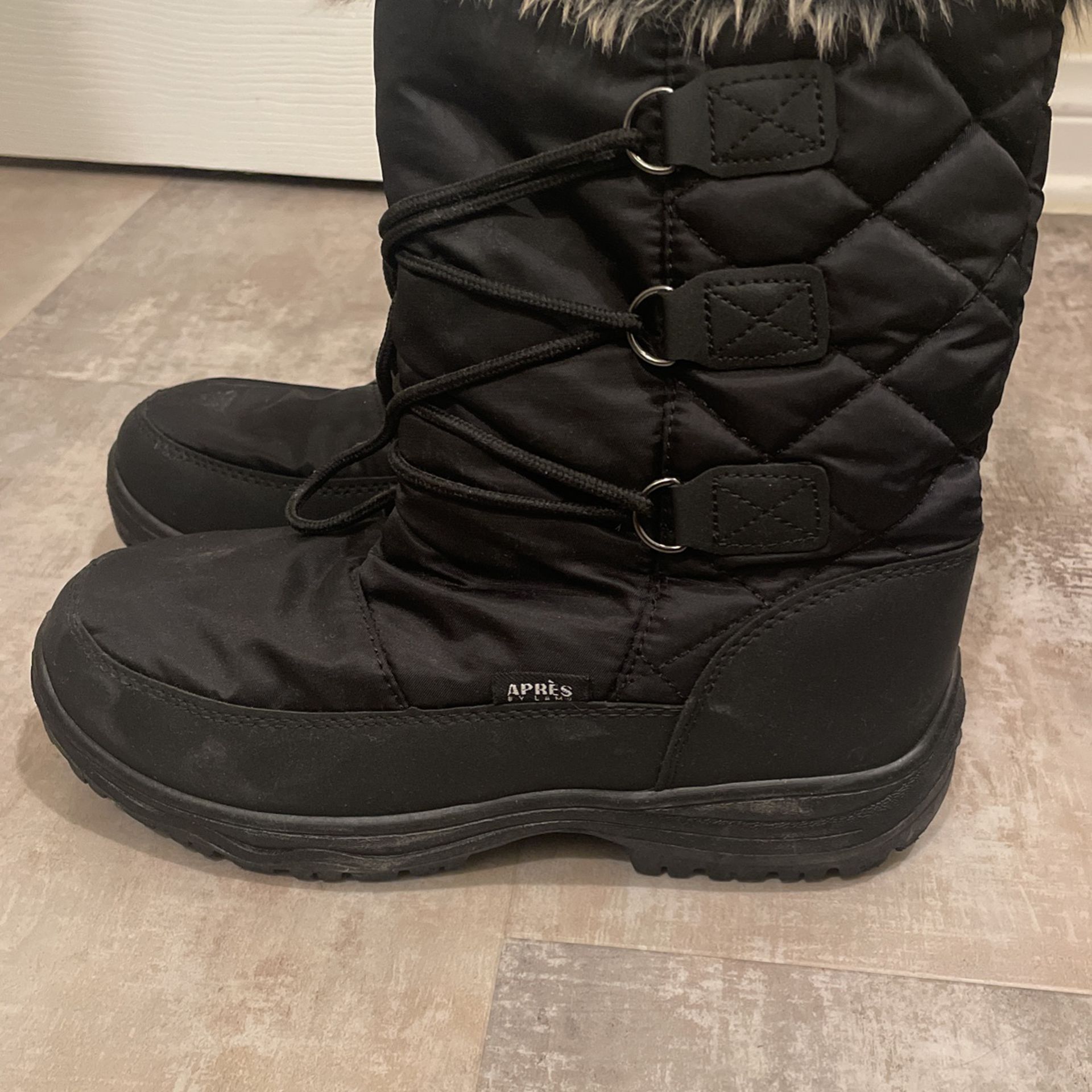 Woman’s Snow Boots Size:9