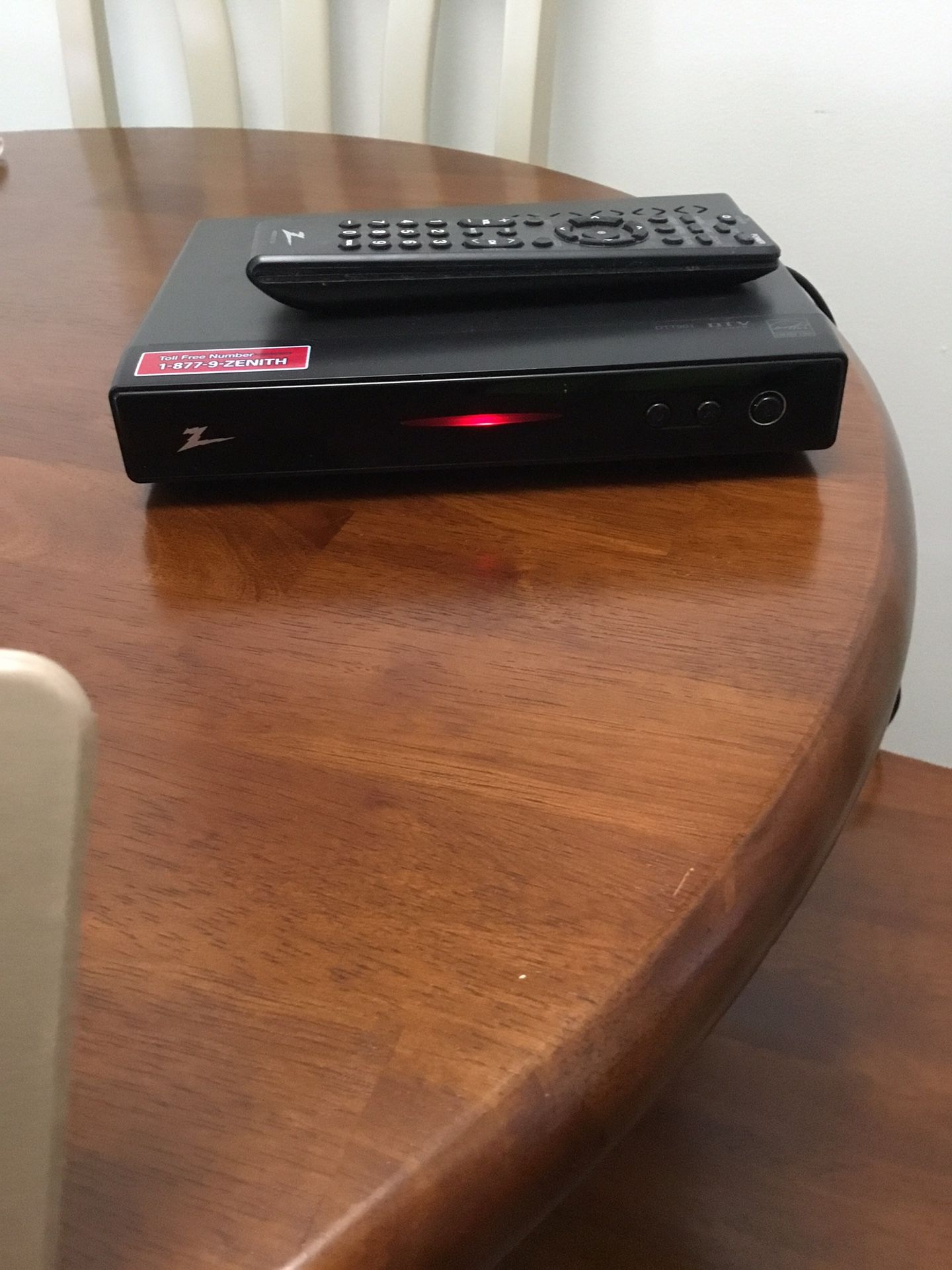 ZENITH DTT 901 Digital TV Tuner CONVERTER /Remote And Manual