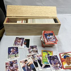 Lot Of A Few Hundred Vintage Baseball And Hockey Cards With Big Names 