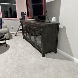 TV Stand for Sale – Excellent Condition