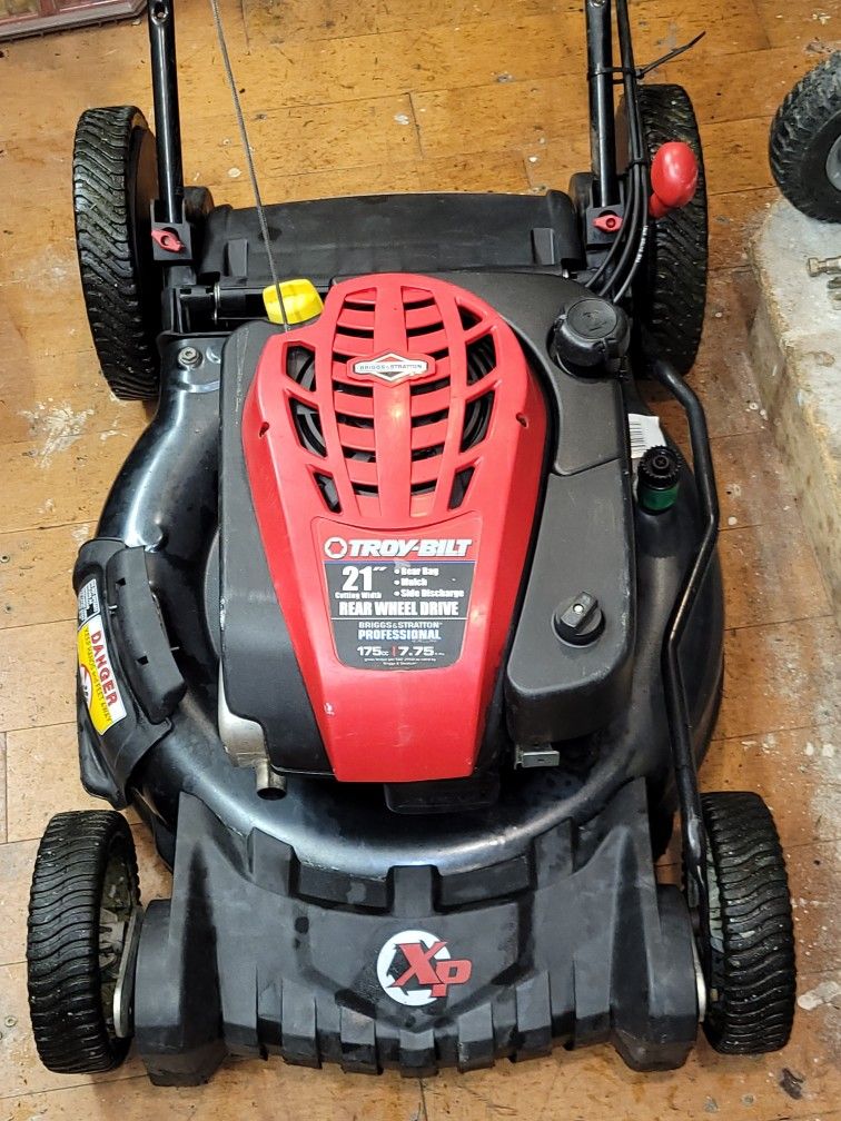 Troy-Built XP 21" RWD Self-propelled  175cc Gas  Lawnmower/Profesional Briggs & Stratton Engine  With Rear Discharge Bag