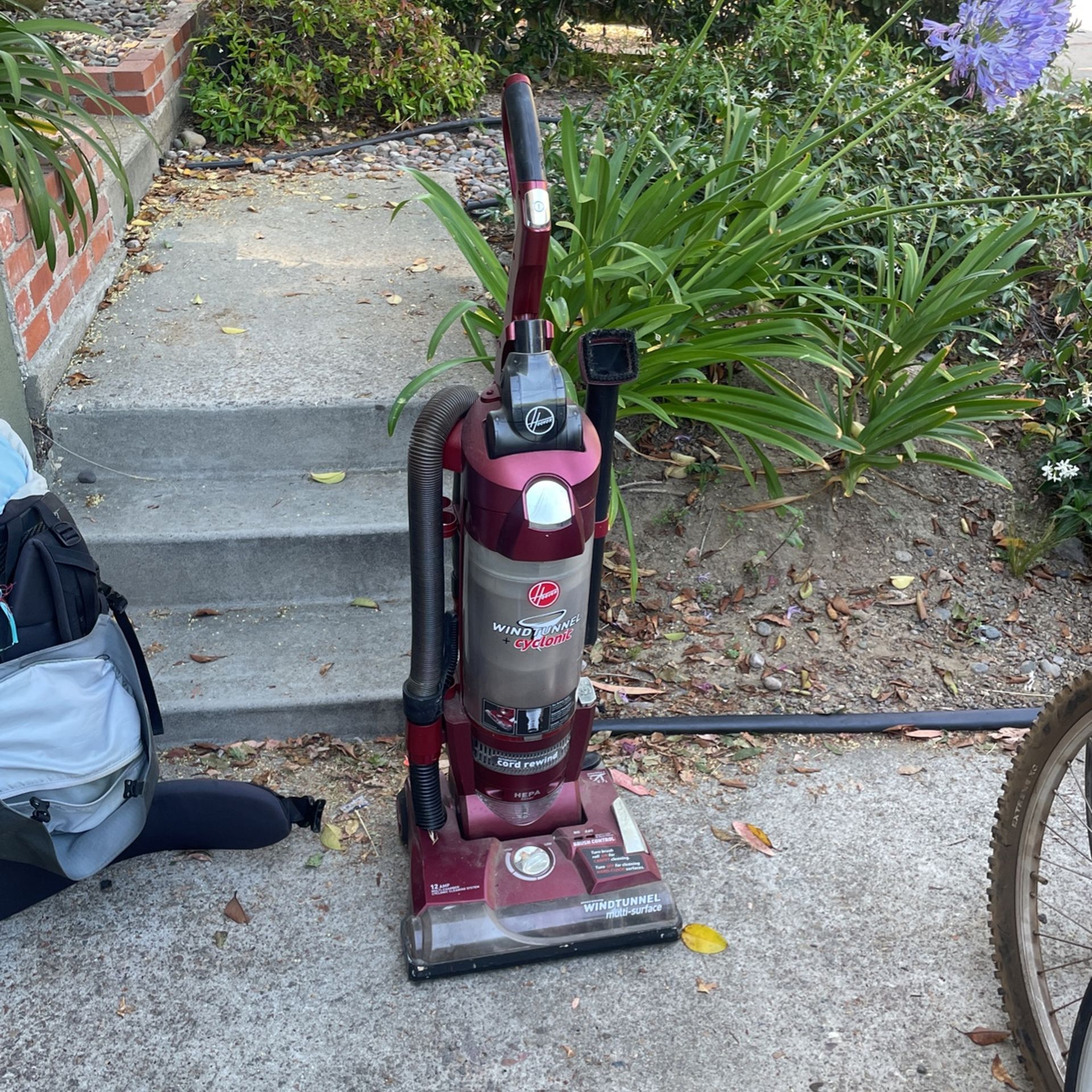 Hoover Wind Tunnel & Cyclonic Vacuum With Auto Cord Rewind