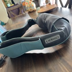 InvoSpa Shiatsu Back Neck and Shoulder Massager Heat and Carry Bag Self Care
