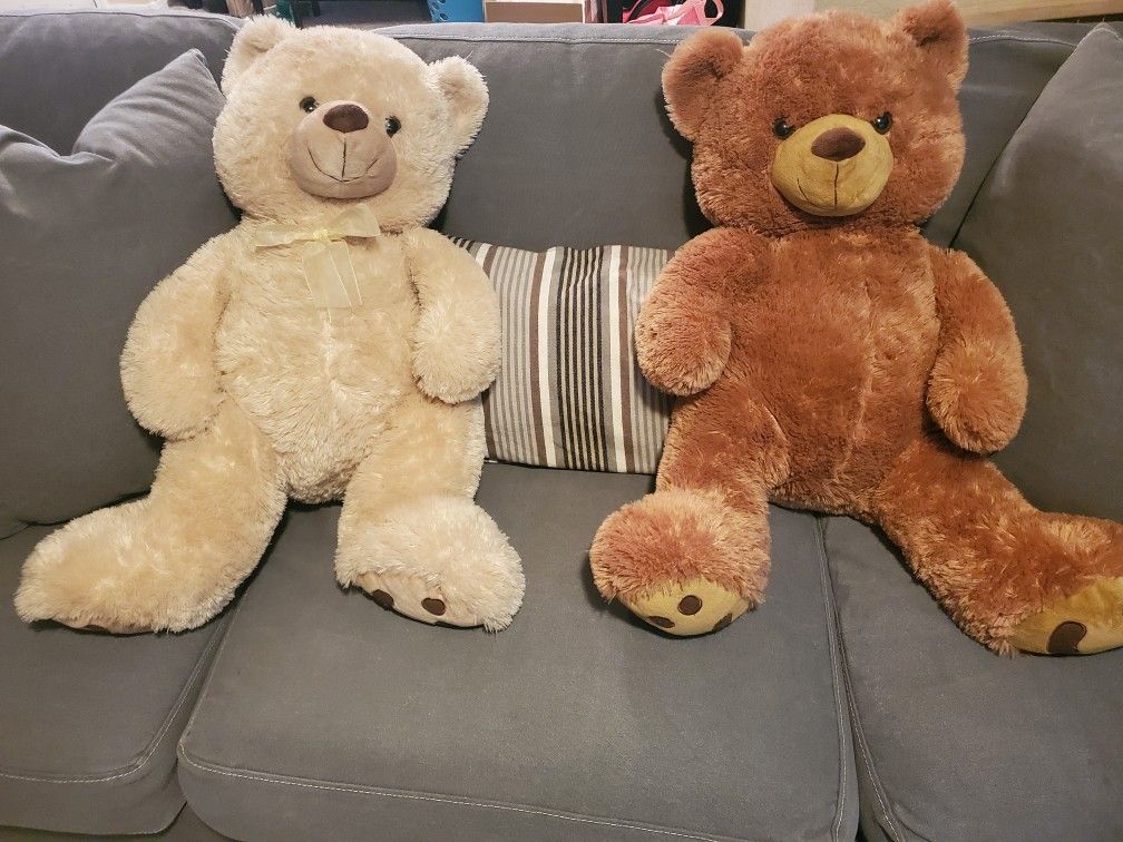 Oversized teddy bears