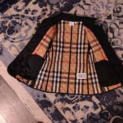 Burberry quilted jacket in black,