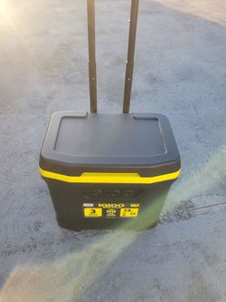 Rolling Igloo Ice Chest28 Quarts