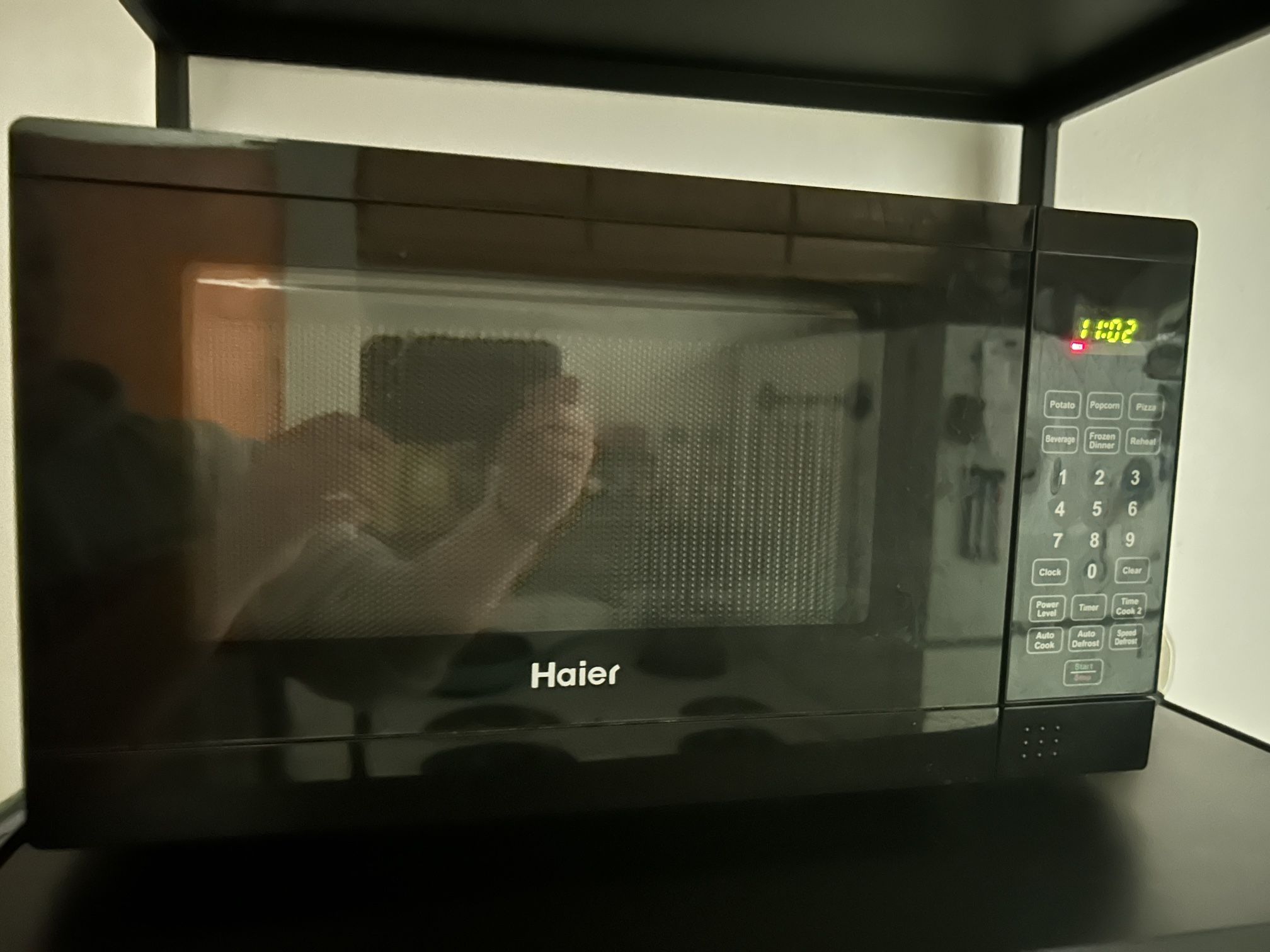 Haier 700 Watt Microwave Oven