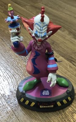 Killer Klowns From Outer Space Statues