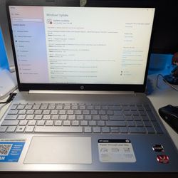 HP - 15.6" Touch-Screen Laptop - AMD Ryzen 5 - 12GB Memory - 256GB SSD