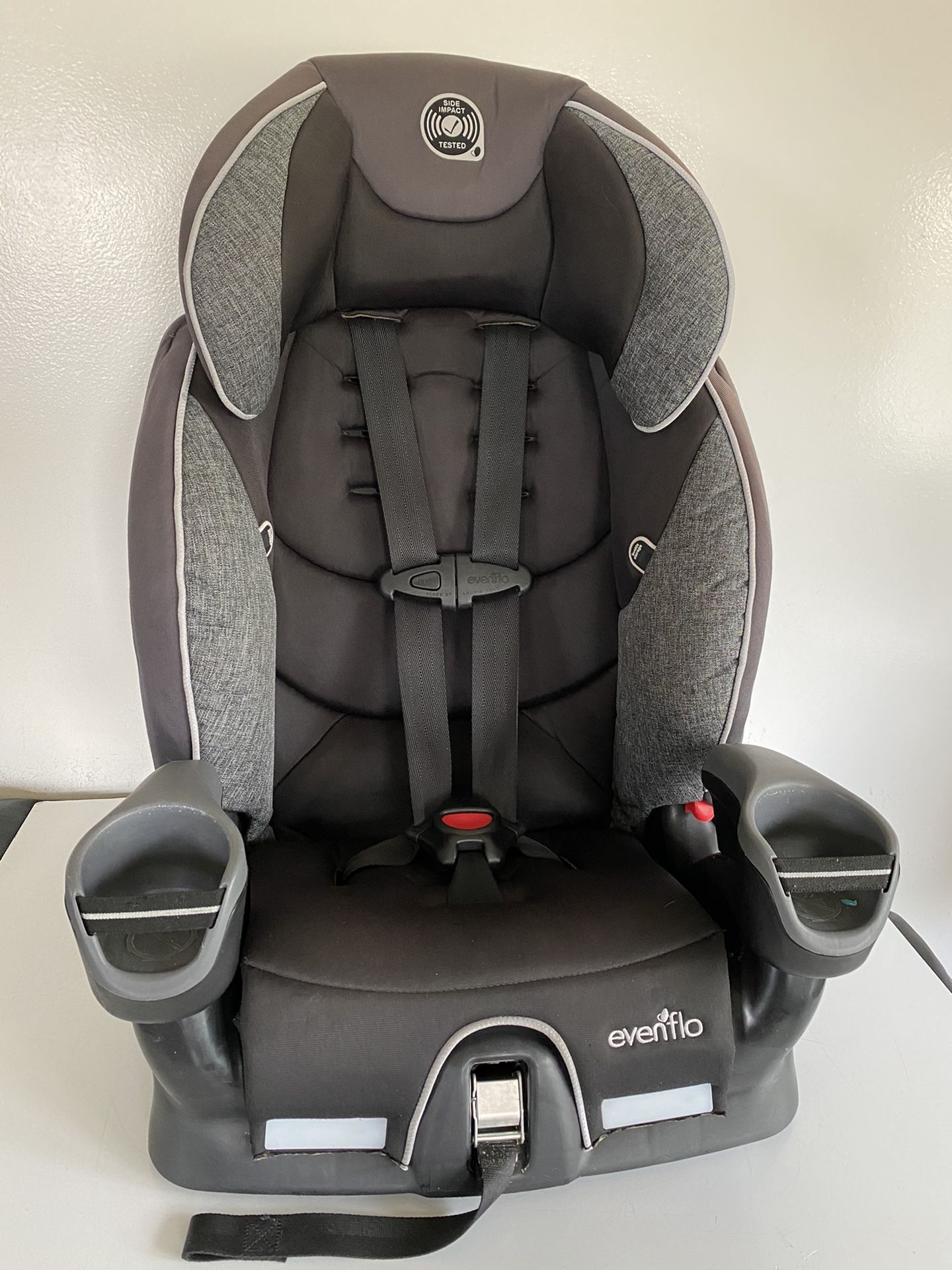 Evenflo Maestro toddler car seat with 2 cup holders.Face forward from 22-50 lb