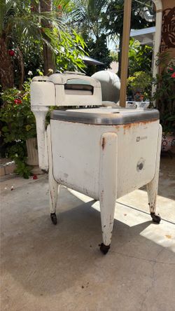 Vintage washing machine “maytag”