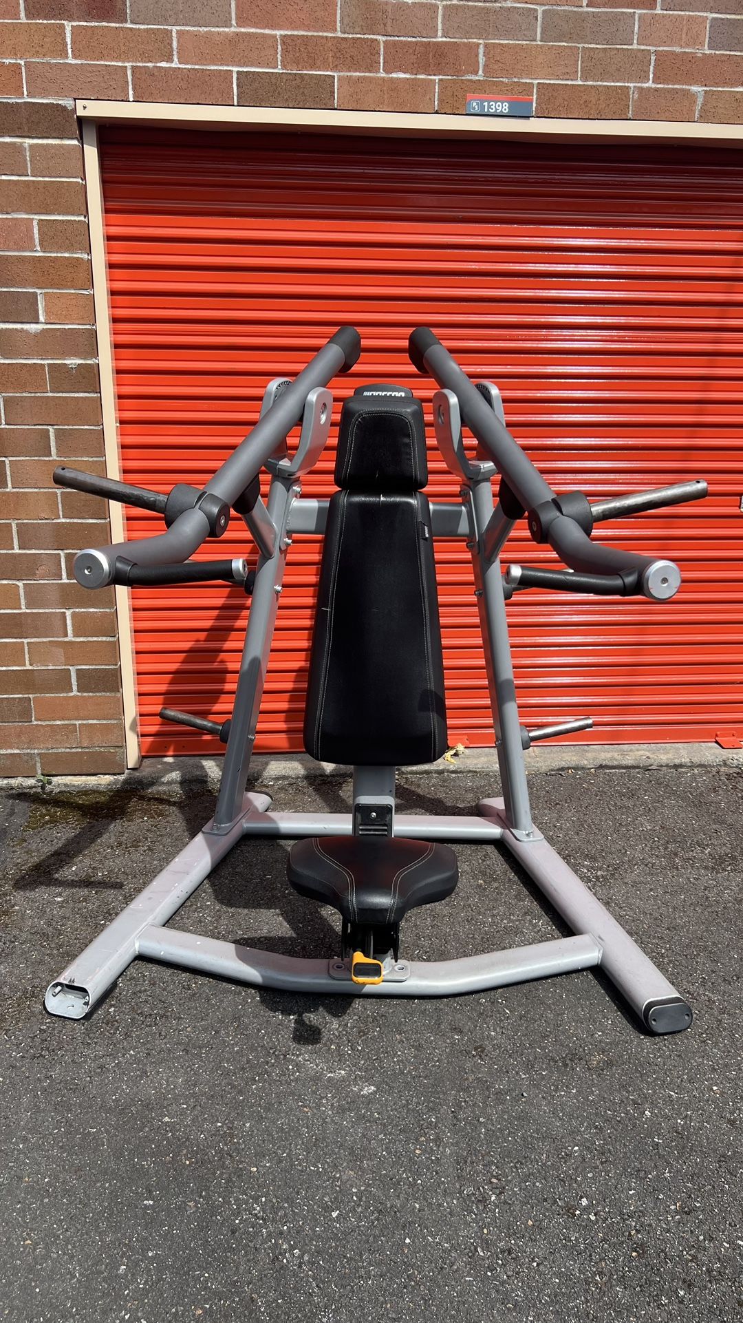 Precor Discovery Shoulder Press