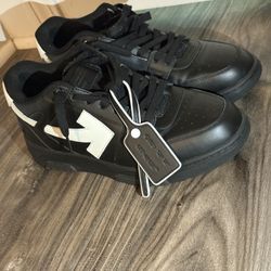 Black and white Off white sneakers. Size 10.5 #streetwear #ptso