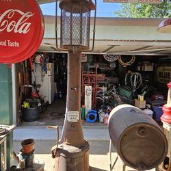 10 gallon  Fry  Mae West  gas pump