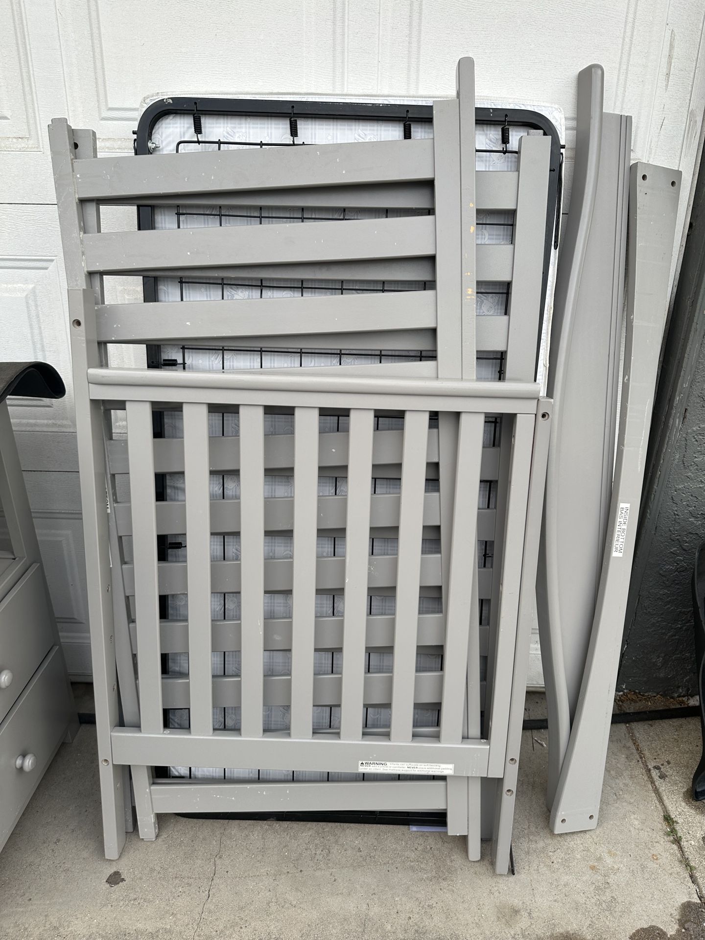 Complete Crib And Baby Changing Table