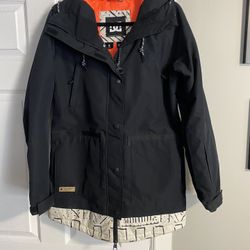 NEW! DC 10k Woman’s Snow Jacket Small/Black