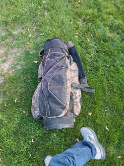 Free Cabela's 14-way camouflage cart golf bag okay shape