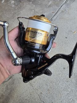 Shimano baitrunner 8000D spinning reel