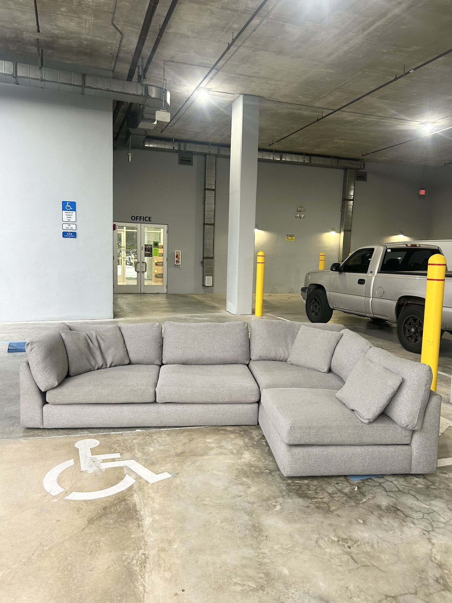 Grey Sectional sofa!! Very comfortable 