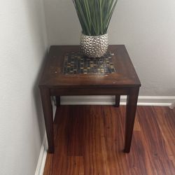 set of 2 side tables