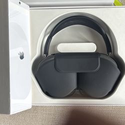 AirPod Maxes 