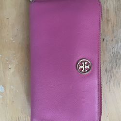 Tory Burch Pink Leather Zip Around Wallet Looks Great