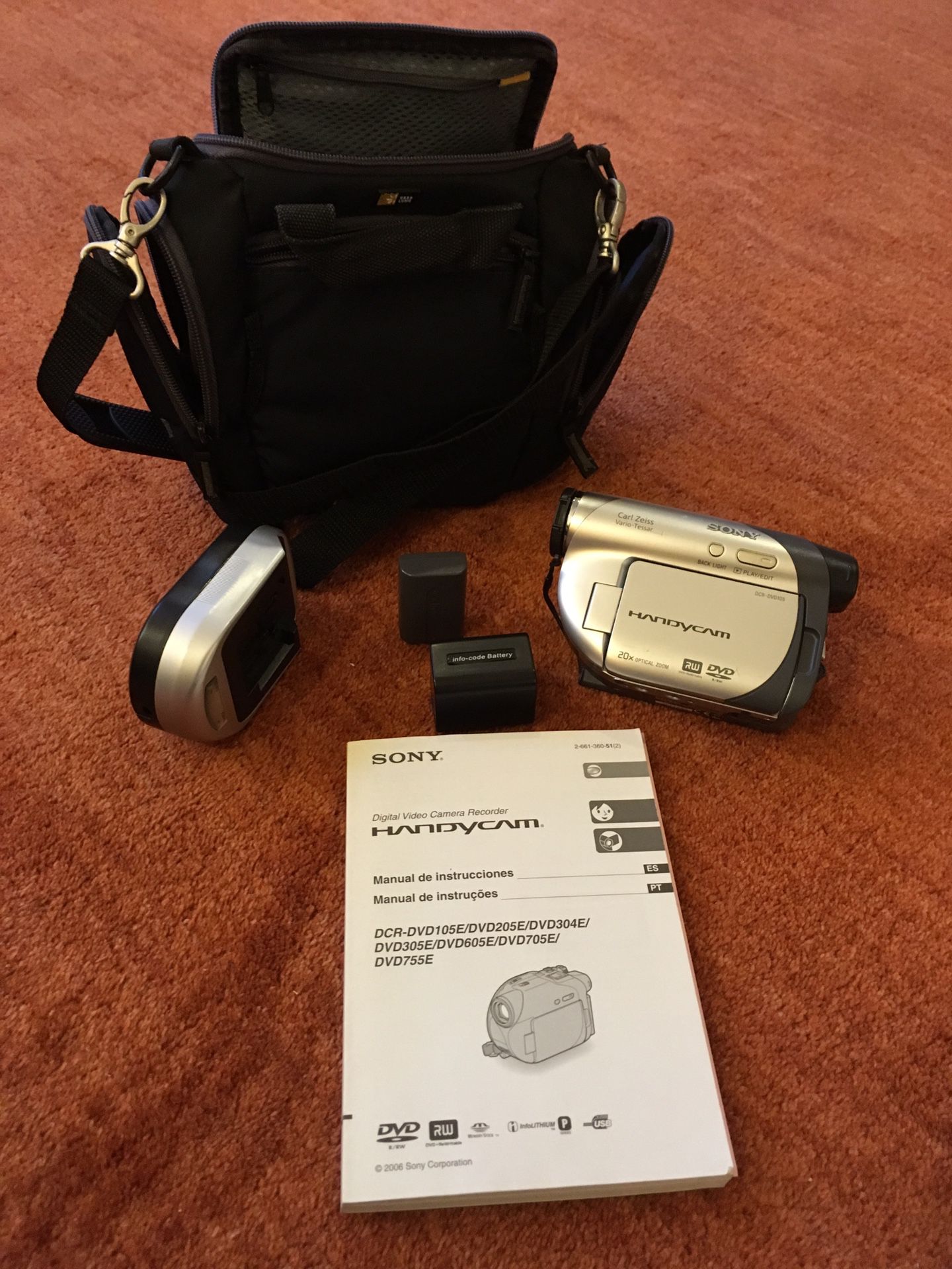 SONY HANDYCAM DCR-DVD305 CAMCORDER with 2 batteries, charger and bag